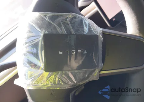 2022 Tesla Model Y Long Range Dual Motor All-Wheel Drive z USA, uszkodzony, nr VIN 7SAYGDEE3NF410748